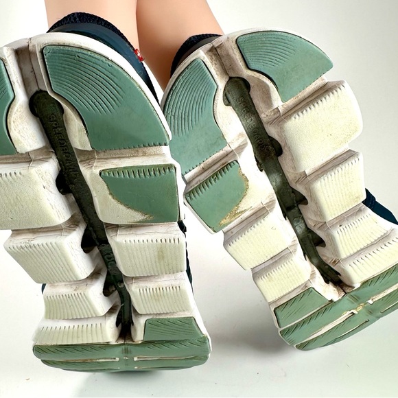 On Running on Cloud Cloudtec Helion Men's Shoes - Picture 6 of 13